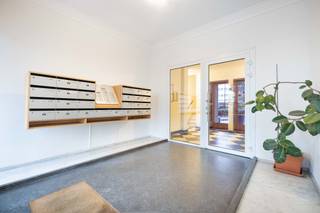 Dit appartement met 2 slaapkamers van ± 99 m², gelegen vlak bij de Europese wijk en het Jourdanplein, is een mooie kans, mits het...