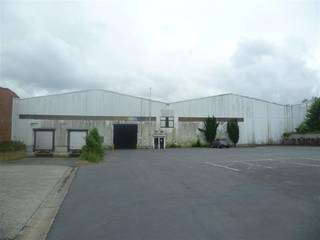 Loods voor opslag te huur met nuttige oppervlakte van 5.145m² in Roeselare.<br /><br />Een deel van het magazijn is voorzien van rekken.<br /><br />Aarzel zeker niet om contact op te nemen indien dit bedrijfsvastgoed bestaande uit een loods van +/- 5.145m² te huur in Roeselare u kan interesseren.