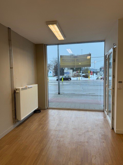 Handelspand te huur in Gentbrugge – Toplocatie, perfect voor retail &amp; horeca - photo 4