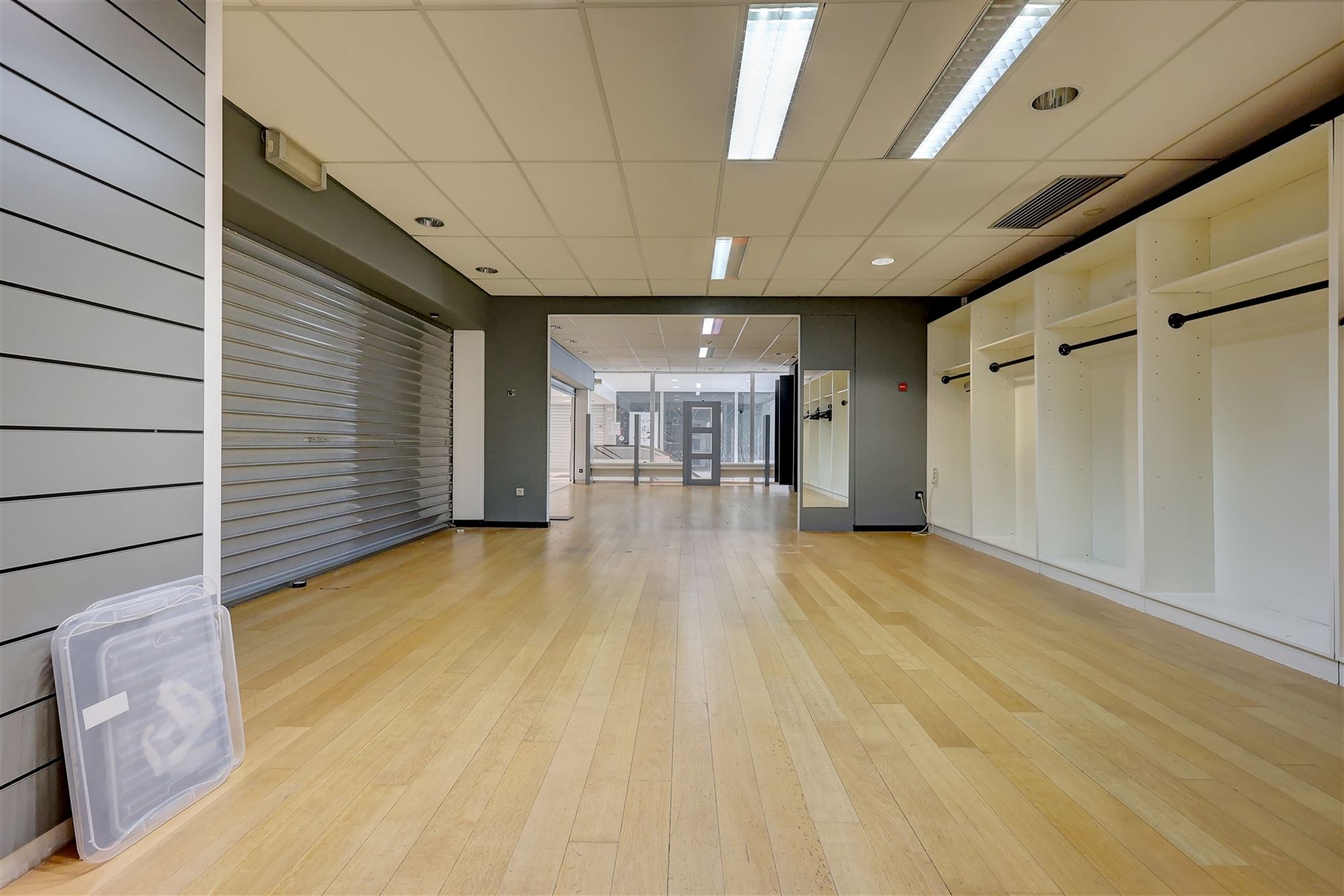 Ruim handelspand op een commerciële locatie op de Bist in Wilrijk - foto 4