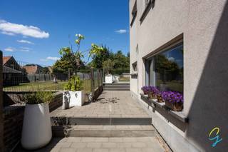 Move-in ready renovated home for sale near the centre of Sint-Lievens-Houtem. This charming property offers all modern comforts and features...
