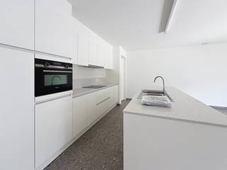 Residentie Nelly geniet van een centrale ligging langs de Pannestraat te Veurne, op minder dan 400 m wandelen van de Grote Markt en het stadspark. Tevens vlotte verbinding richting de kust en alle invalswegen (E40).<br /><br />Dit appartement beschikt over een oppervlakte van 136m² en is reeds volledig geschilderd!<br /><br />INDELING:<br />- Inkomhal met afzonderlijk toilet;<br />- Aangename leefruimte/eetplaats met open ruime keuken voorzien van alle nodige apparaten;<br />- Berging met aansluiting voor wasmachine;<br />- Slaapkamer 1 ;<br />- Badkamer met douche en wasmeubel;<br />- Slaapkamer 2 met aansluitende badkamer voorzien van douche en wasmeubel;<br />- Terras .<br />-Ruime garagebox<br /><br />Tevens kunnen alle bewoners genieten van de gemeenschappelijke groenzone aan de achterzijde van het terrein.<br /><br />Appartement voorzien van kwalitatieve materialen: Grando keukens met Siemens toestellen, composiet werkblad, overal keramische tegelvloer, aluminium schrijnwerk, …<br /><br />Zeer energiezuinig! Vloerverwarming in combinatie met collectieve warmtepomp installatie (lucht-water) en zonnepanelen.<br /><br /><br /><br /><br /><br />beschikbaar vanaf 01/10/2026<br /><br />Ben je geïnteresseerd in dit pand te huur in Veurne? Ga naar de website www.dewaele.com, klik op het pand dat je wenst te huren. Via de rode knop "vraag je bezoek aan" vragen we u kort een profiel in te vullen.