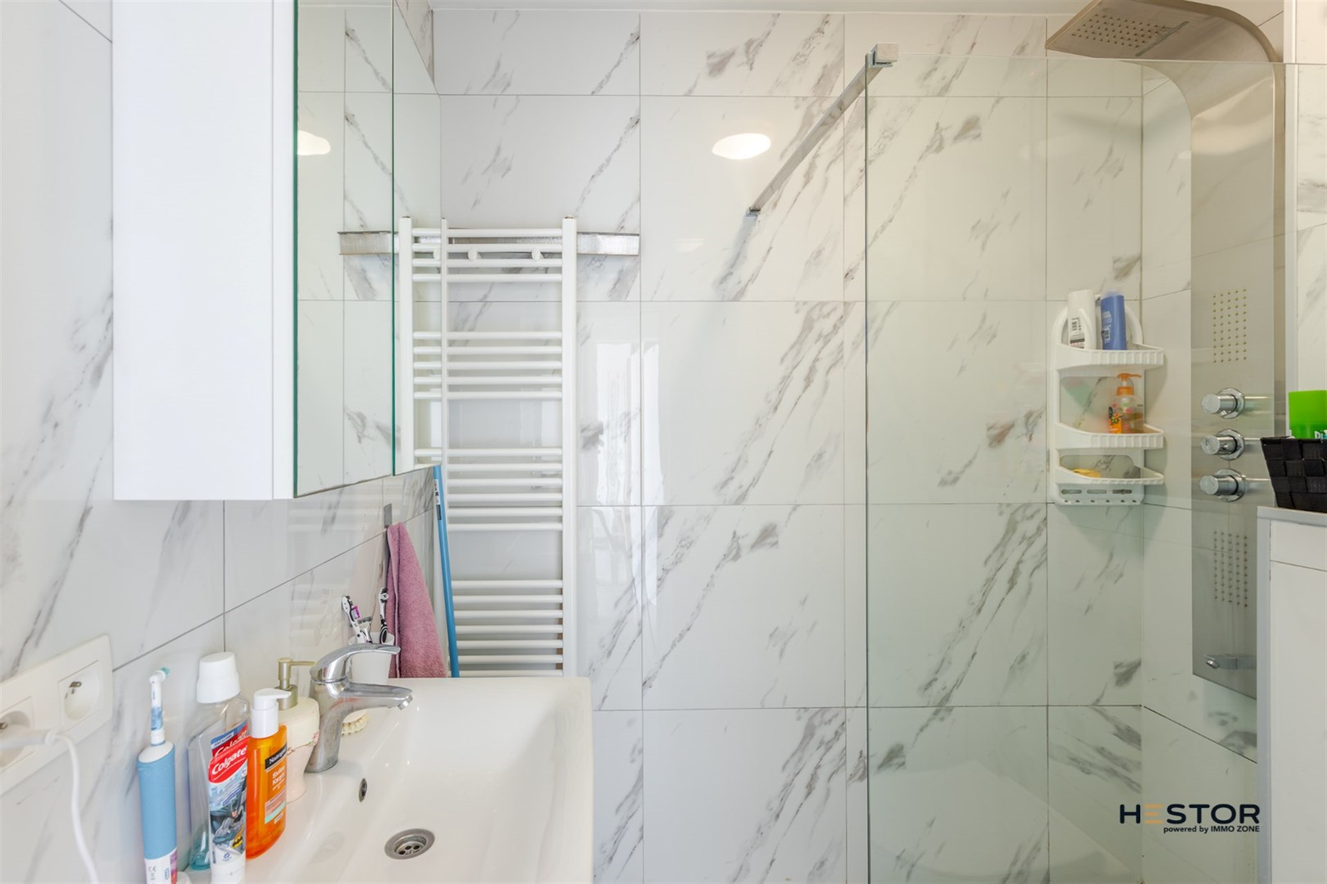 Opbrengsteigendom bestaande uit 6 appartementen en 6 garages - foto 5