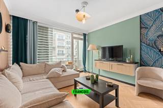 Op zoek naar een instapklaar appartement te koop in Blankenberge, vlak bij de zee? Dit recent gerenoveerde eigendom op Graaf Jansdijk 19/12 biedt een unieke kans om te wonen op een topligging nabij het centrum en de zeedijk.<br /><br />Deze charmante woonst van 54 m² werd volledig vernieuwd en straalt een frisse, moderne sfeer uit. De lichtrijke leefruimte geeft toegang tot het terras, waar je in alle rust kunt genieten. De aansluitende keuken is praktisch ingericht en biedt alle nodige comfort. Verder beschikt het appartement over één volwaardige slaapkamer en een stijlvolle badkamer. Extra bergruimte vind je in de handige kelderberging. Dankzij de gunstige EPC-score B woon je hier bovendien energiezuinig. Gelegen op wandelafstand van de zeedijk en het centrum van Blankenberge, combineert dit appartement rust met een uitstekende bereikbaarheid.<br /><br />Interesse in deze woning te koop in Blankenberge? Vraag vandaag nog je bezoek aan via Immo Francois, jouw vastgoedpartner in Blankenberge en omgeving, en ontdek zelf het comfort en de ligging van dit prachtige appartement.<br /><br />Woning verkopen in Blankenberge? Vraag je gratis schatting aan bij Immo Francois via sem@immofrancois.be<br /><br />