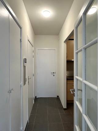 Dit charmante gelijkvloers, gerenoveerd appartement in de rustige Paul Lebrunstraat in Leuven biedt een unieke combinatie van comfort, privacy en...