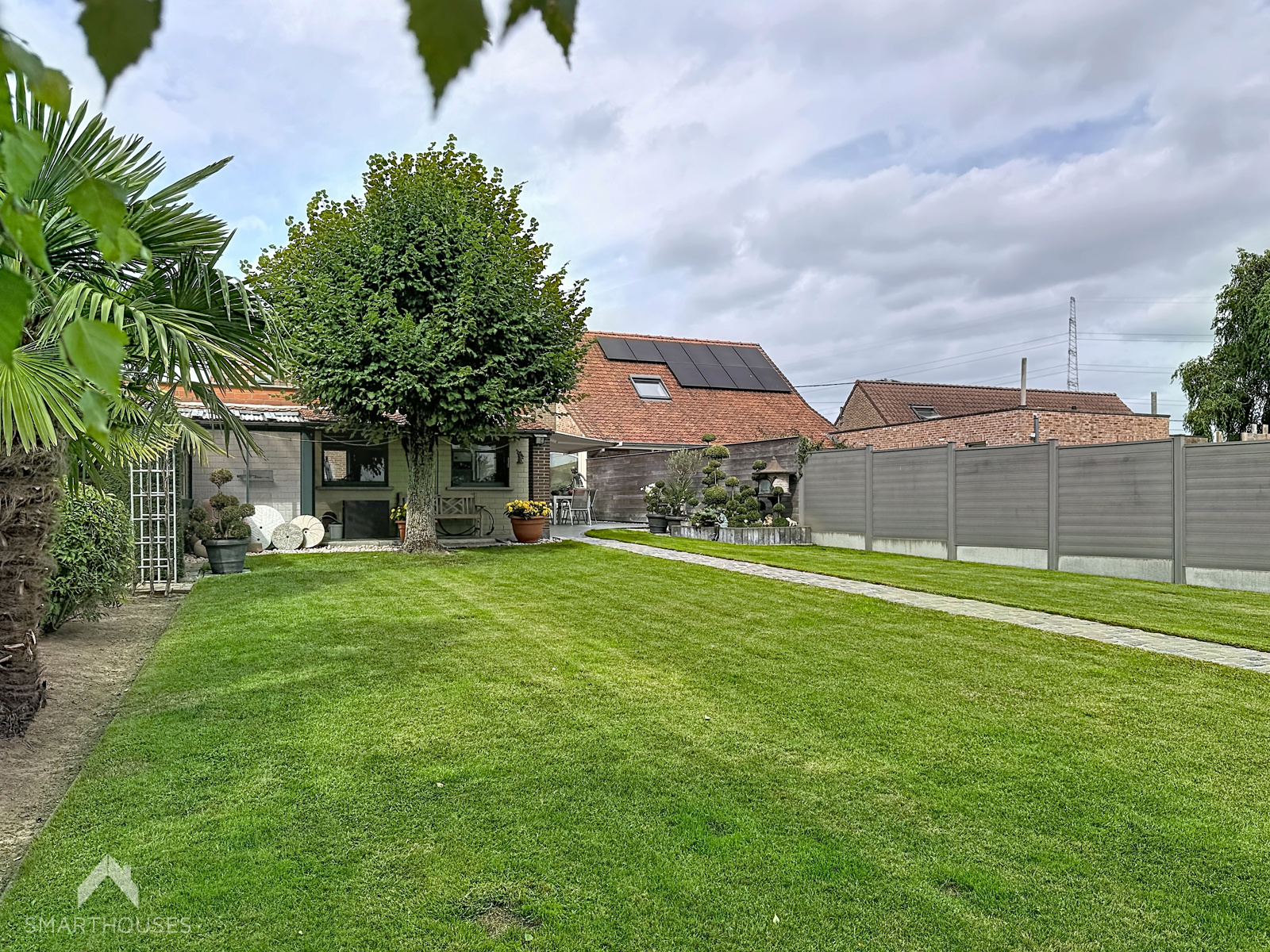 Halfopen woning met 3 slpkrs, dubbele garage en zonnige tuin - foto 2