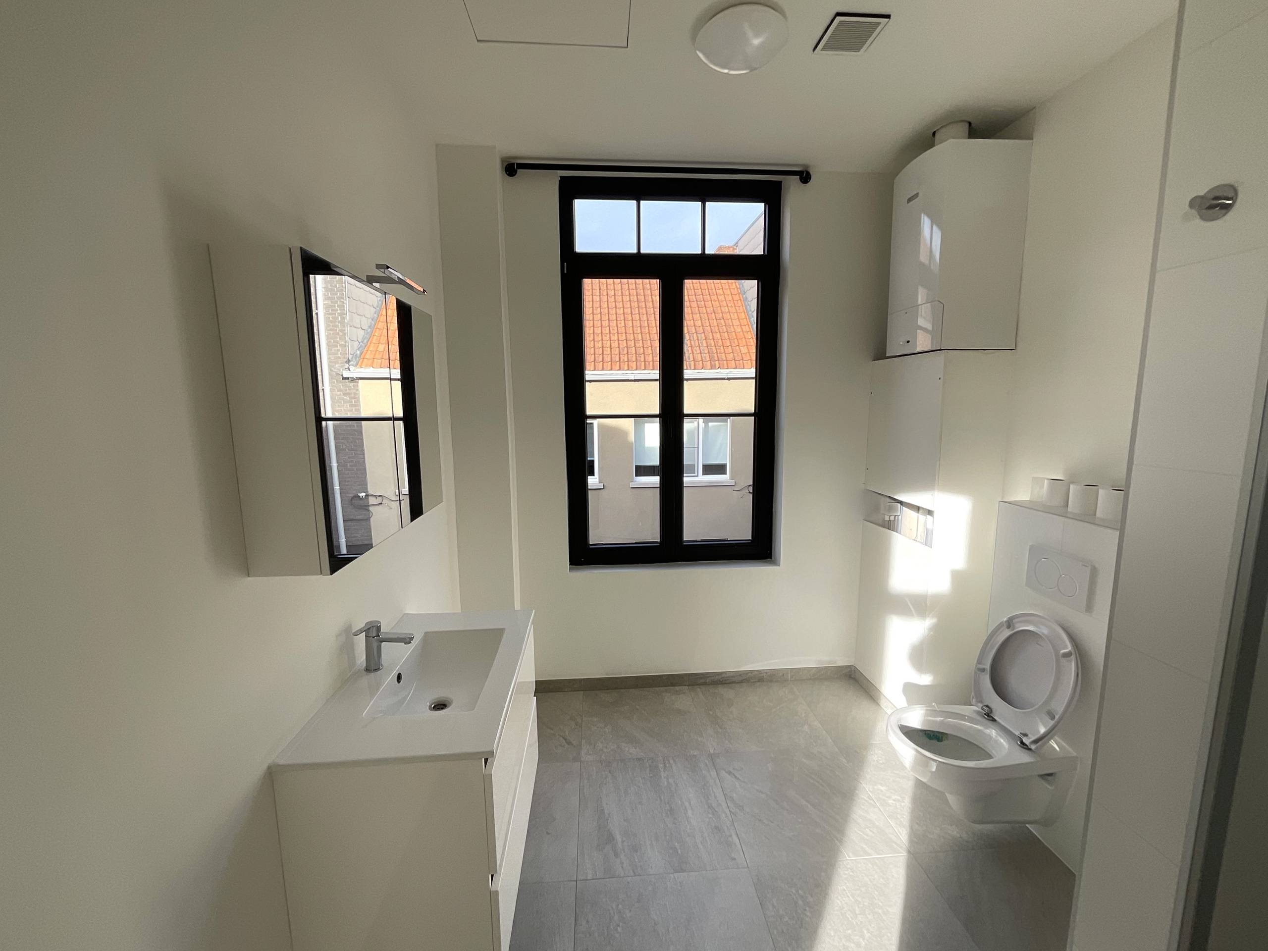 Volledig vernieuwde woning in centrum Herentals - foto 4