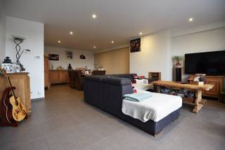 Dit ruime appartement van maar liefst 124 m² is gelegen op de 5de verdieping (lift aanwezig).Het beschikt over een inkom, gastentoilet, een ruime...