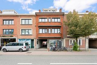 Discover this multifunctional property with a total surface of 380 m², spread over two floors. Currently used as a workshop and storage area, it...