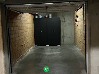 Ruime gesloten garagebox op ondergronds niveau (in kleine residentie), vlot toegankelijk, die plaats kan bieden aan SUV, , met daarnaast nog...