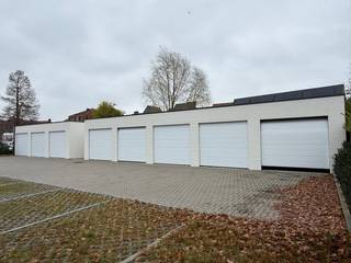 Laatste garageboxen te koop in residentie Hortus in centrum Deerlijk. Deze garageboxen met sectionale poort zijn bereikbaar via een aparte uitweg...