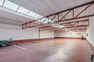 Goed onderhouden dokterspraktijk met 3 studio’s en 14 staanplaatsenOp een toplocatie in hartje Antwerpen, aan de levendige Italiëlei, bevindt zich...