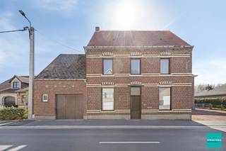 Deze ruime woning met karaktervolle gevel is gelegen in de Heirbaan te Merchtem op een perceel van 14a76ca. Ze biedt niet alleen veel woonruimte,...