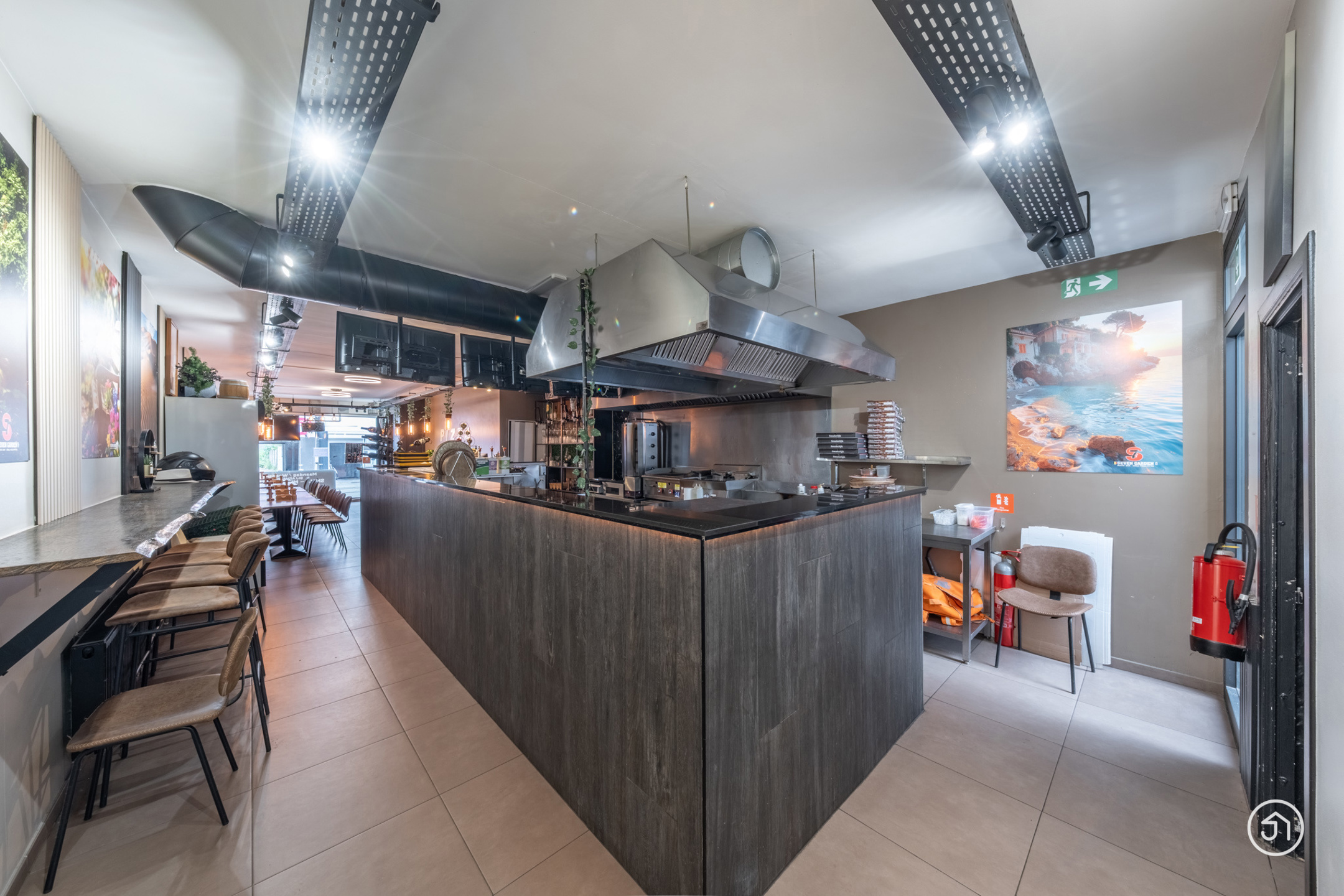 Handelszaak met appartement op toplocatie - foto 4