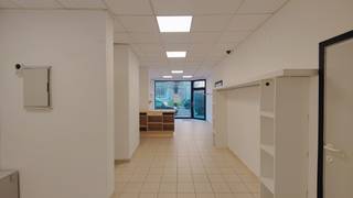 Discover this attractive commercial space in the Argus residential complex in Ostend. With a floor area of 38 m², a practical kitchenette and...