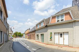 Bent U op zoek naar een charmante te moderniseren woning met inpandige garage vlakbij het dorpshart "De Dries" in Opdorp/Buggenhout? Dan is...