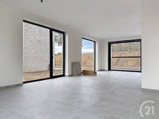 Deze woning van 288 m² heeft een kelder bestaande uit inkomhal, technische berging, garage, kelder- en tuinberging. Vervolgens op het gelijkvloers...