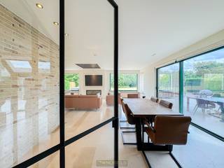 ENERGIEZUINIGE VILLA MET PRAKTIJKMOGELIJKHEDEN en uitzonderlijk potentieel voor WONEN ÉN WERKEN. Deze INSTAPKLARE WONING combineert...