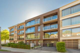 Gelegen op een zeer goed bereikbare locatie bevindt zich dit werkelijk instapklaar appartement op de 3de verdieping in een gebouw met lift.Met de...
