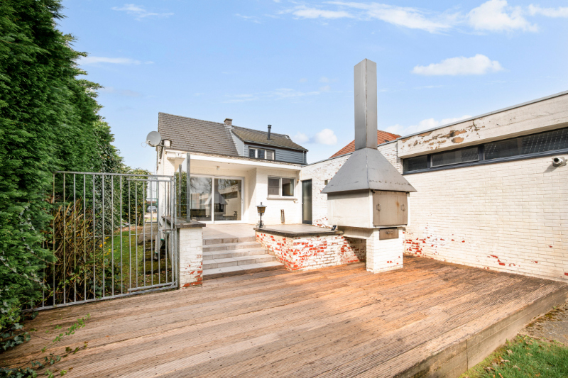CHARMANTE ALLEENSTAAND LANDHUISJE MET LEUKE TUIN EN POLYVALENT KNAP BIJGEBOUW VAN 200 M² - foto 5