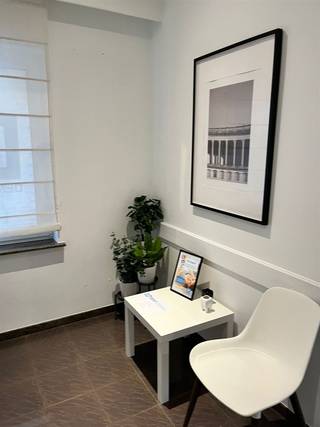 TE KOOP : Verhuurde praktijkruimte als investeringsgoed! Deze praktijkruimte, momenteel ingericht als tandartspraktijk, ligt in DE winkelstraat van...