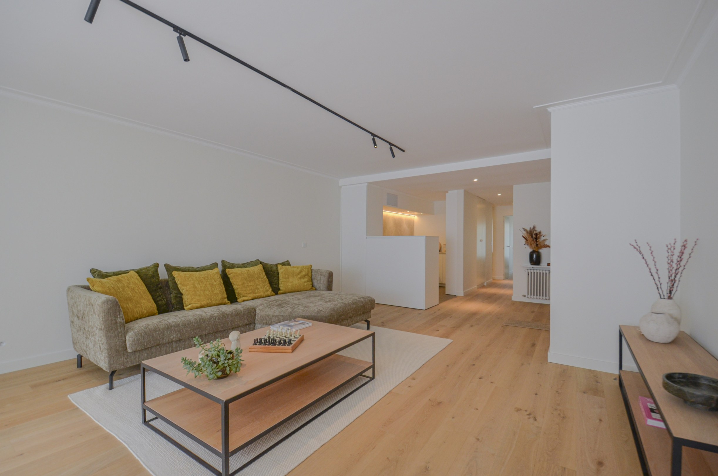 Stijlvol en volledig gerenoveerd appartement op wandelafstand van zee en het commerciële centrum. - foto 5