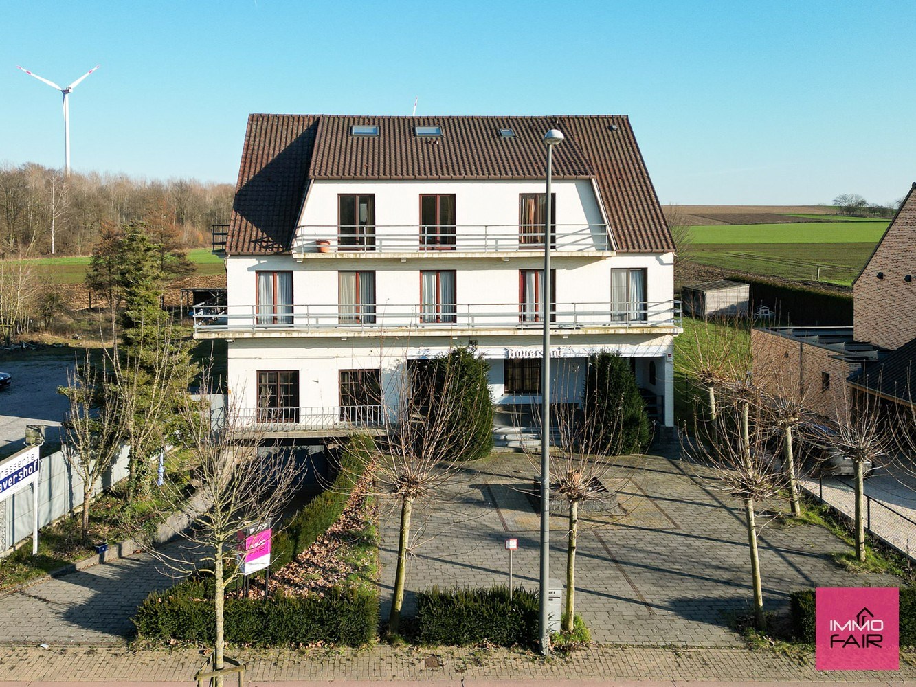 Polyvalent hotel op perceel van 2755 m² - foto 2