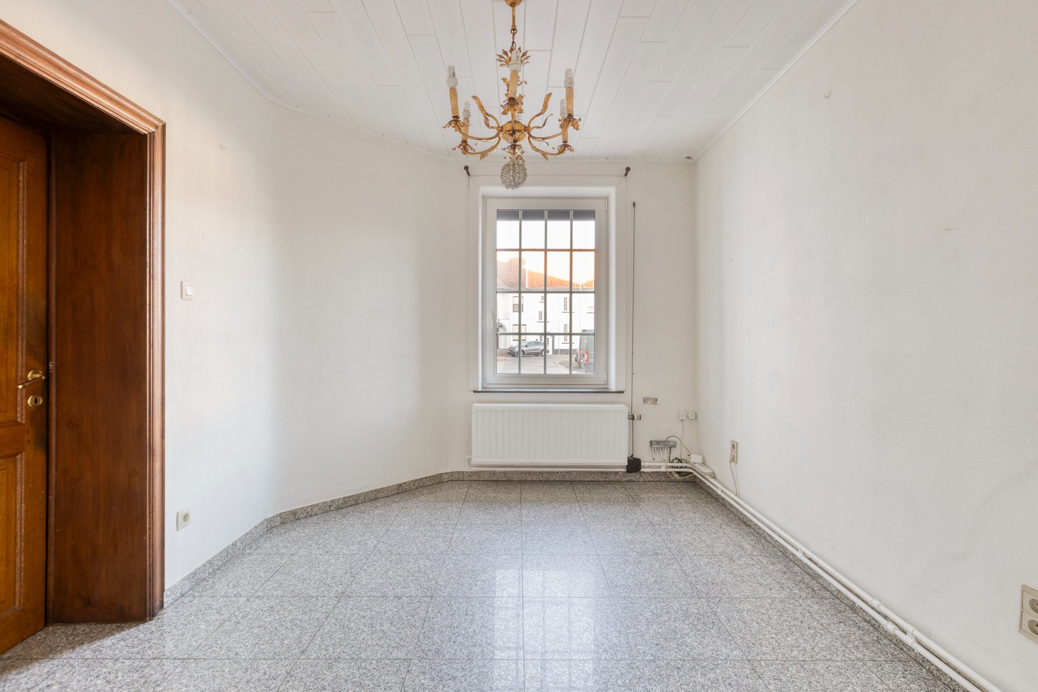 Te renoveren rijwoning met veel potentieel in hartje Genk - foto 5