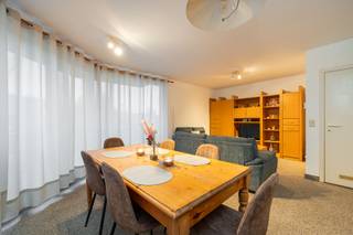 Comfortabel wonen in een kleinschalig gebouw. Dit appartement is gelegen in een rustige woonwijk nabij scholen, openbaar vervoer, winkel, horeca,...