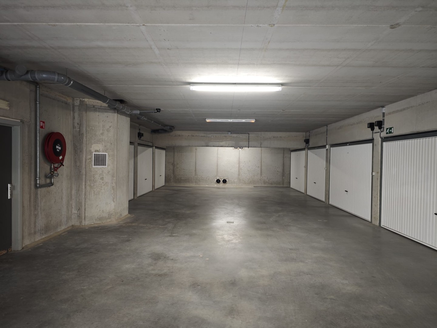 Ruime garage in het hartje van Sint-Idesbald - foto 2