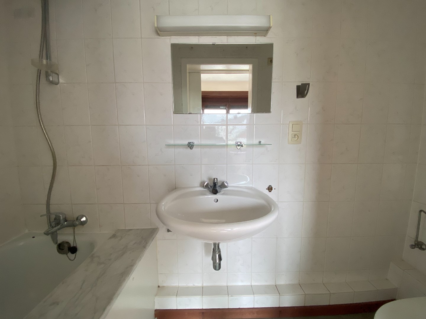 Zeer centraal gelegen gelijkvloers appartement met 1 slpk in hartje Waregem! - foto 3