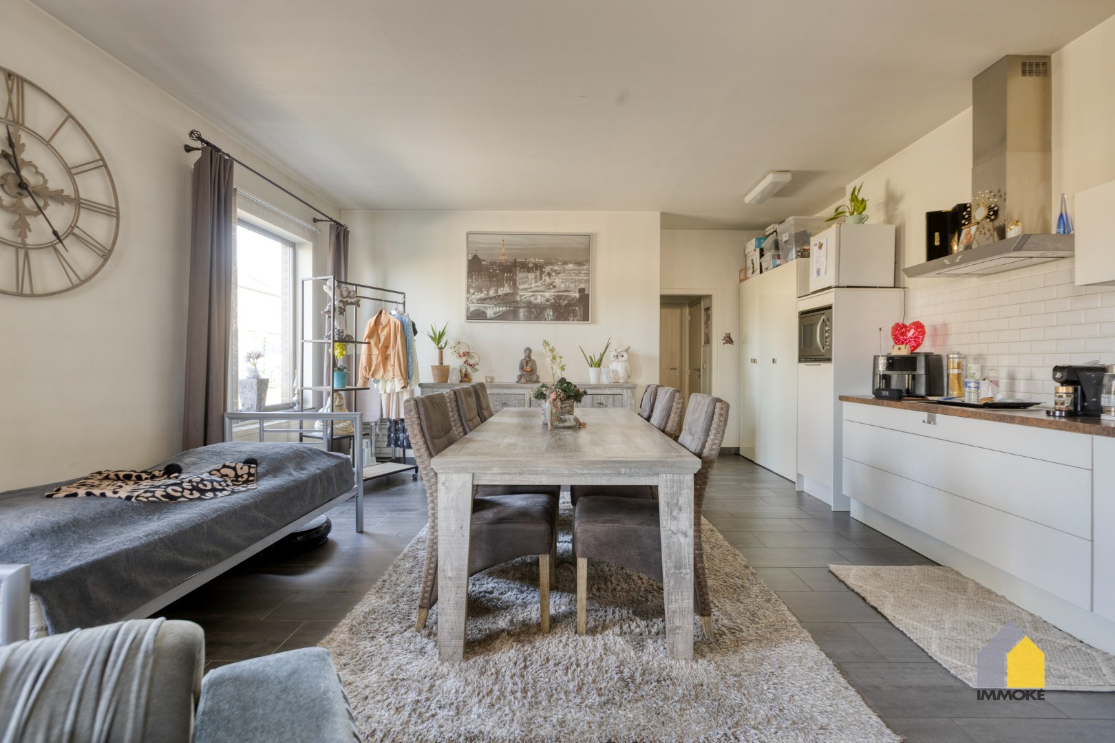 Gelijkvloers appartement (91 m²) in centrum met 1 slpk en parking. - foto 4