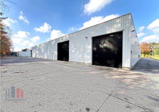 Uitstekend gelegen loods van 300 m² te huur op het industrieterrein Stadsheide, op een zeer vlotte bereikbare locatie nabij zowel de...