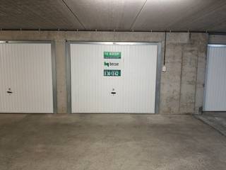 Garage in de Residentie Merel met de volgende afmetingen:<br />Inrijbreedte: 2m36<br />Inrijhoogte: 1m89<br />Diepte garage: 5m70<br />Breedte garage: 2m77<br />Hoogte garage: 2m40