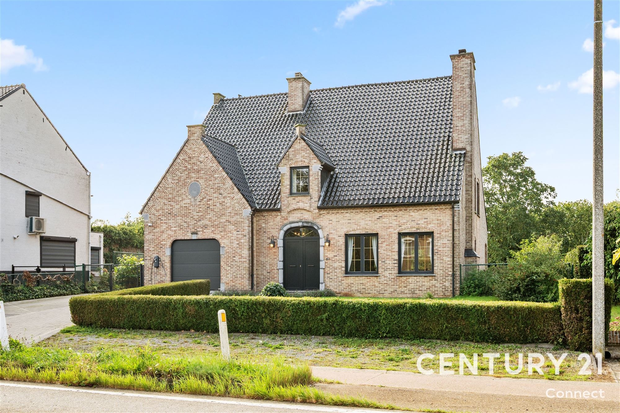 Ruime open bebouwing met zuid gerichte tuin. - foto 2
