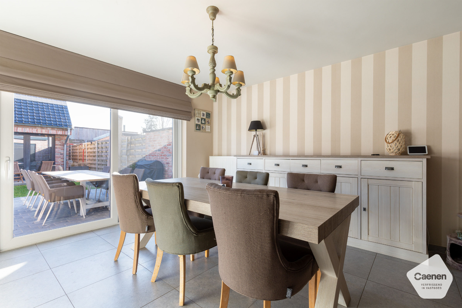 Recente en energiezuinige woning (2013) met 3 slaapkamers, inpandige garage en een uniek bijgebouw! - foto 3