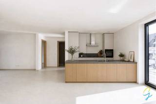 TE KOOP - nieuwbouwappartementen in Berlare. <br />Kiezen voor Pigalle is kiezen voor modern wonen met ruime terrassen/tuinen. <br />Tegelijk geniet je van een topligging op wandelafstand van de markt van Berlare en winkels/scholen.<br /><br />Pigalle biedt energiezuinige nieuwbouwappartementen (warmtepomp) met 1 als 2 slaapkamers. <br />Voorkeur voor gelijkvloers met terras of liever een appartement op de verdieping? Mogelijkheid tot aankoop autostaanplaats. <br />Contacteer ons gerust voor meer info - 052 52 80 30 - info@goemanvastgoed.be