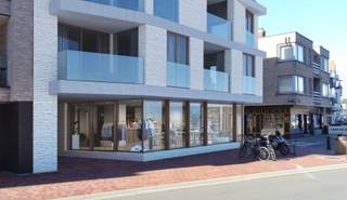 In het prestigieuze nieuwbouwproject Oyster, gelegen in het bruisende centrum van Knokke, bevindt zich op de gelijkvloerse verdieping een...