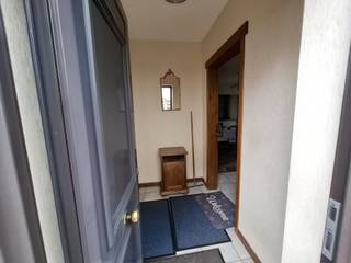 <p>Een woning met één slaapkamer, woonkamer met open keuken, badkamer met douche, wasplaats/bergplaats, zolder. In de tuin staan enkele bijgebouwen, waaronder een garage en opslagplaatsen.</p><p>De woning is gelegen in woongebied op een gunstige locatie in Schilde.</p>