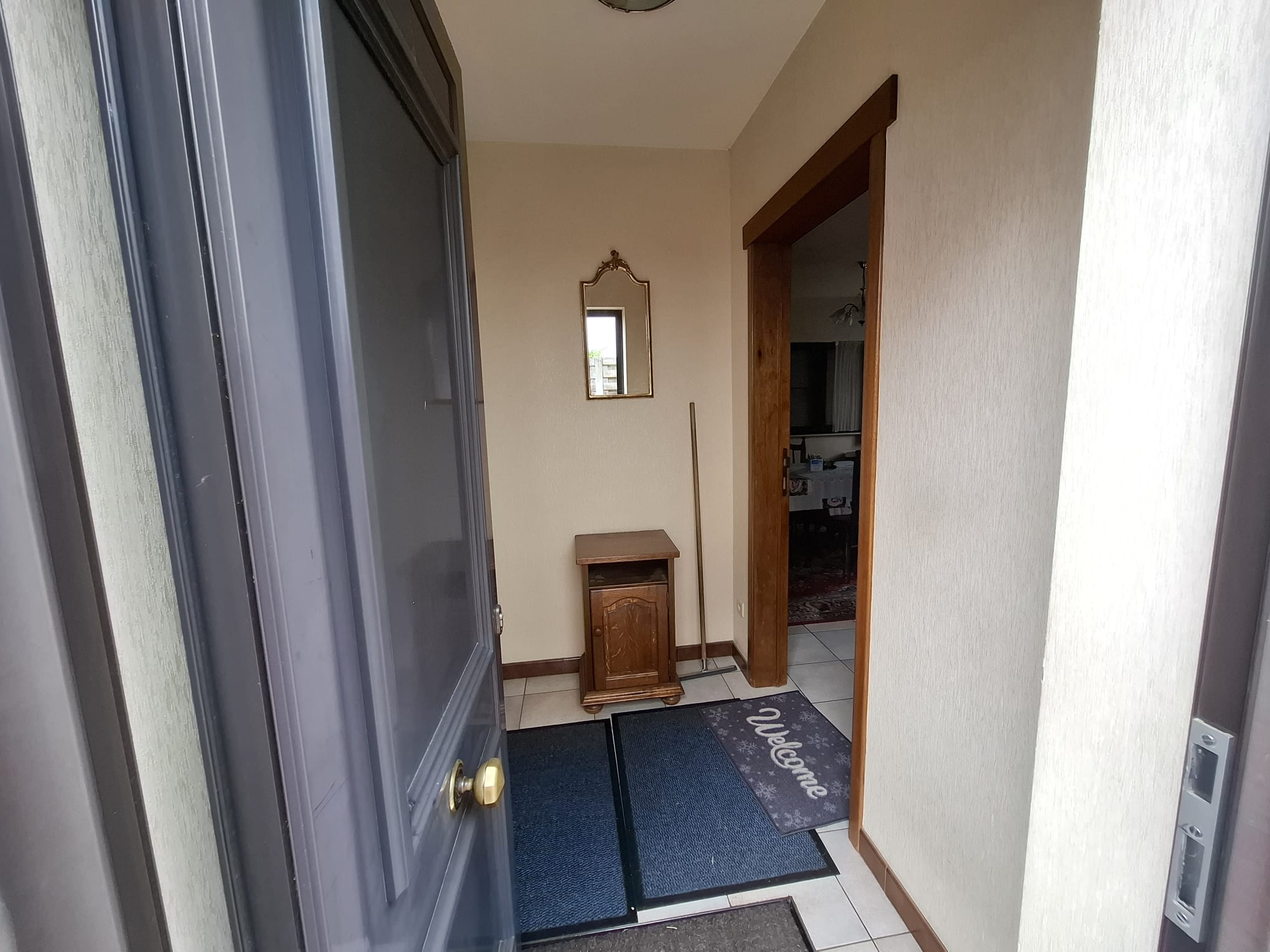 Een compacte, vrijstaande en gelijkvloerse woning met bijgebouwen en ruime tuin. - foto 2