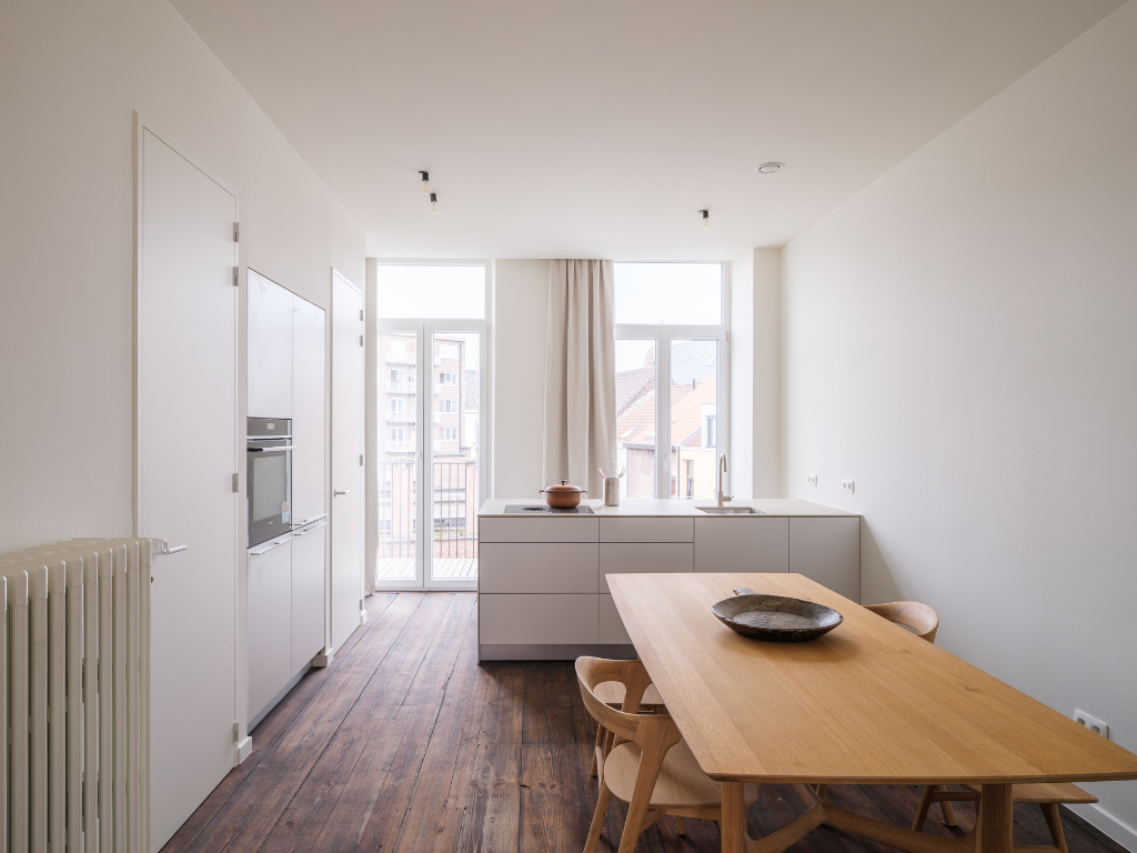 Gerenoveerd tweeslaapkamerappartement met zonnig terras in een voormalige herenwoning, nabij het historisch centrum van Gent. - foto 4