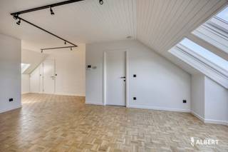 Op zoek naar een instapklare en energiezuinige studio in het hart van Denderwindeke? Ontdek deze recent gerenoveerde studio van 70 m² op de...