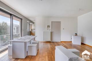 Ontdek dit ruim 2-slaapkamerappartement gelegen op enkele minuten van het centrum van Dilbeek.Het appartement is gelegen op het 2de verdiep van een...