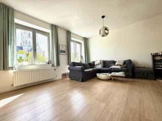 2-slaapkamerappartement aan de Grote Markt te Tienen, met onder andere een bewoonbare oppervlakte van 80 m², twee slaapkamers (één grote en...