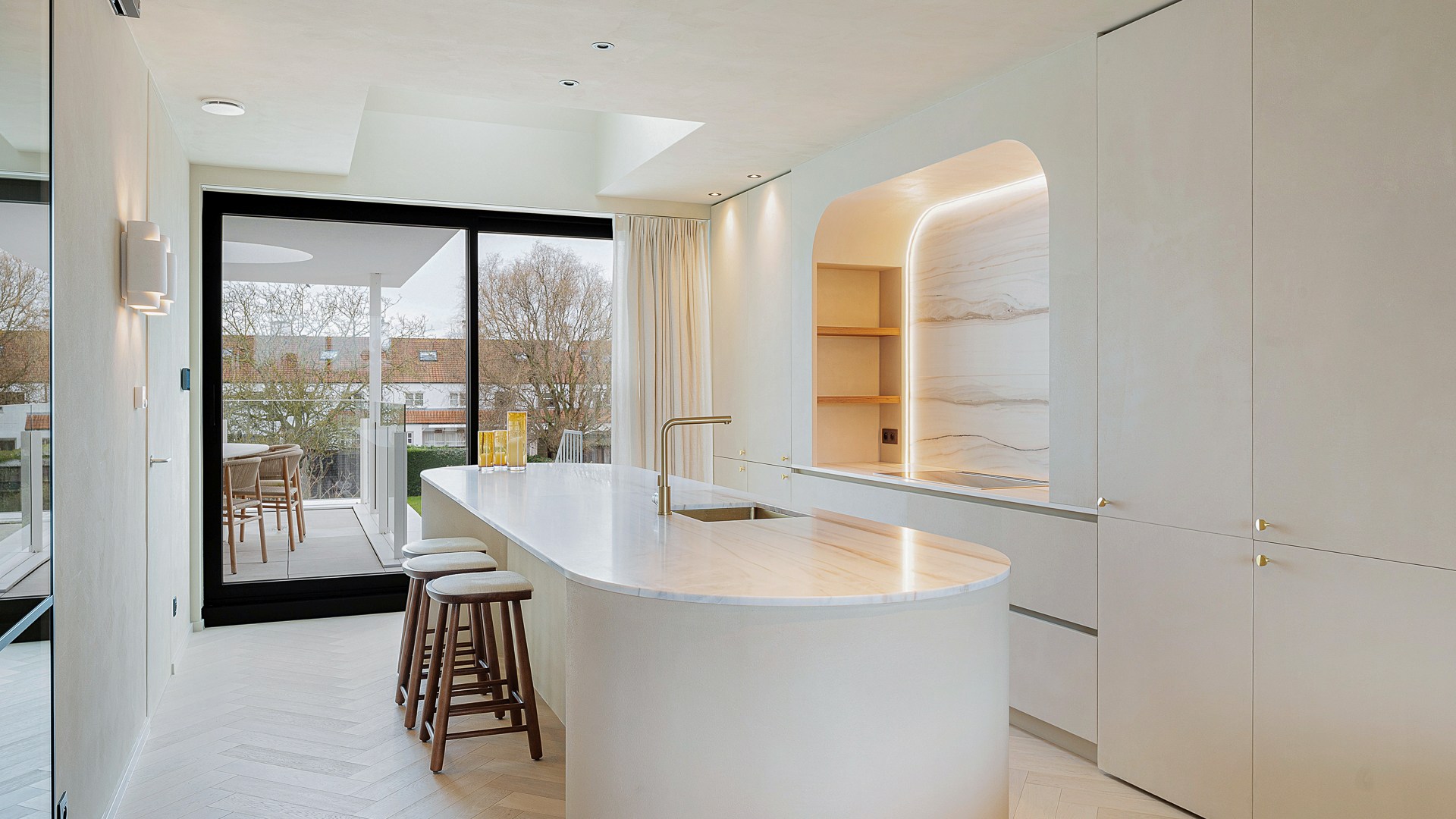 Moderne nieuwbouwwoning met 4 slaapkamers, 4 badkamers en prachtige tuin - foto 4