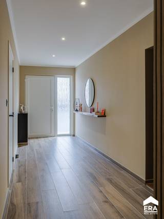 Open bebouwing gelegen in een groene woonkern te Pelt nabij bos en scholen.Deze gelijkvloerse woning beschikt onder andere over drie comfortabele...