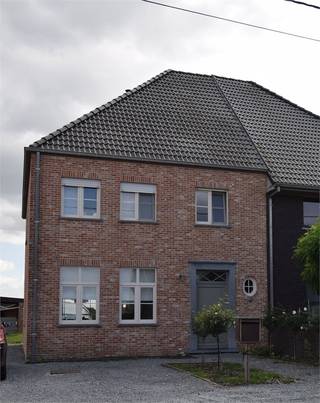 TE KOOP in LIEVEGEM aan de Renning 14Mooi gelegen perceel bouwgrond voor het bouwen van halfopen bebouwing.Lot 6 : Opp. : +/- 265 m² Prijs grond : €...