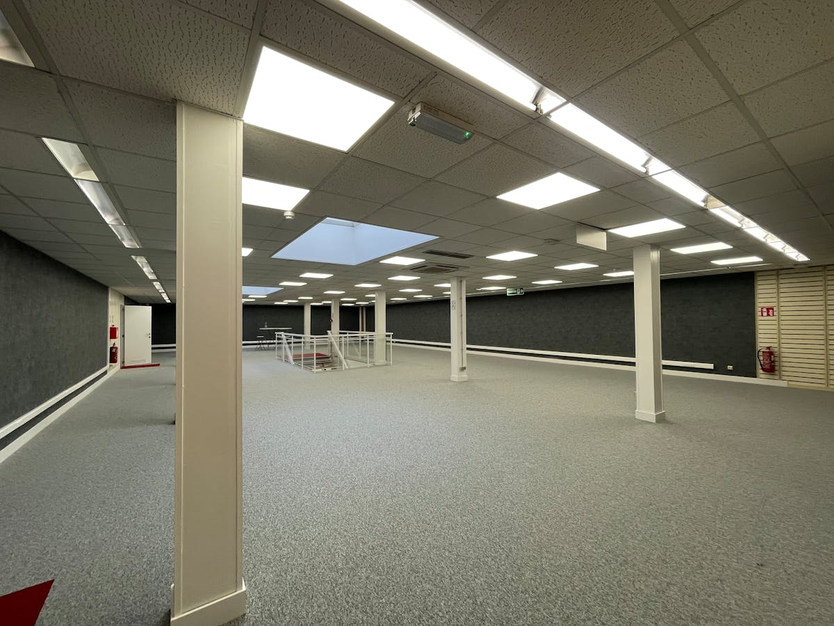 Office (approx. 800 m²) for rent in Temse - photo 2