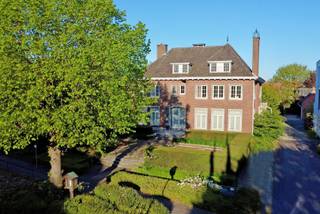 Dit klassevolle herenhuis uit ±1958 is gelegen in het hart van Stevoort, op wandelafstand van winkels, scholen en sportfaciliteiten en op...