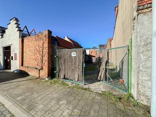 Perceel grond van 110 M² TOTALE OPPERVLAKTE op een GUNSTIGE LIGGING te Oudenaarde. Deze grond is gelegen in WOONGEBIED MET CULTUREEL-, HISTRORISCHE-...